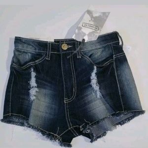 Almost famous NWT shorts size 0 high rise